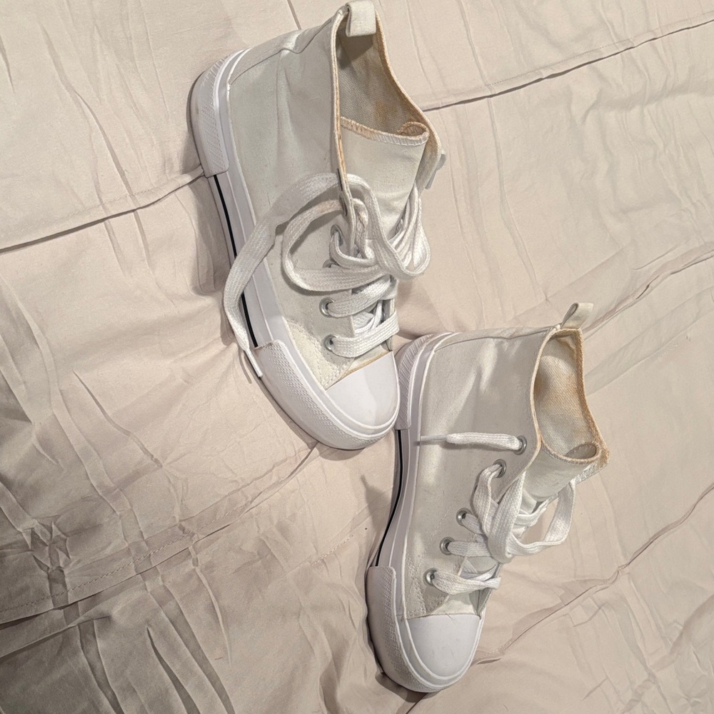 Chic White Kids Canvas High-Tops - Picture 2 of 7